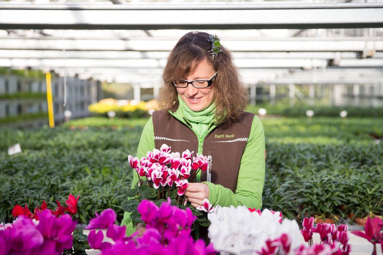 Steffi Heck in der Gärtnerei von Blumen Heck